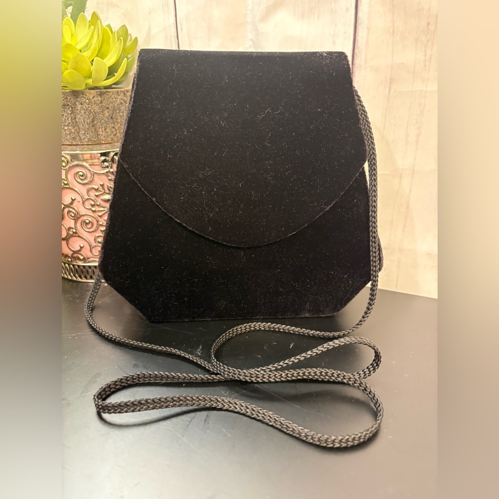 Magid Sleek Black Crossbody Bag with Minimalist Design - Vintage